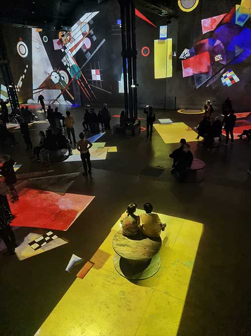 התערוכה הכי מדוברת בפריז ATELIER DES LUMIERES בלוג אמנית איריס עשת כהן
